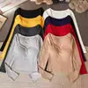Nuevo Estilo Puro Lustre de Principios de Otoño Camiseta de Manga Larga con Diseño de Botones de Cuello Bajo Estilo Fijo que Adelgaza Top para Mujer con Estilo Adelgazante y Almohadillas en el Pecho