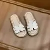 Pantuflas para Niñas, Estilo Coreano, Zapatos de Playa Casuales de Moda para Niñas Pequeñas, Nuevo Estilo Verano 2026, Zapatos Casuales de Punta Abierta para Niños Medianos y Grandes