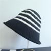 Nuevo Sombrero de Pescador Tejido para Mujer Otoño e Invierno 2025, Largo Delante y Corto Detrás, Sombrero de Sol Versátil, Gorro Tejido Rayado de Color Contrastante Casual