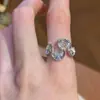 Anillo Geométrico Abierto Chapado en Oro Real de 18K con Circonita Anillo para Dedo Índice de Lujo Ligero y Sensación de Gama Alta Moda de Nicho Anillo Versátil