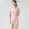 Set de Fitness Específico para Pilates: Conjunto Deportivo de Dos Piezas para Verano: Top Deportivo de Manga Corta Ajustado con Cuello Redondo y Shorts Anti-Exposición
