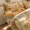 Juego de colcha de terciopelo de leche con borde de concha estilo ins, juego de cuatro piezas de cubierta de edredón de forro polar coral y franela engrosada para invierno, juego de tres piezas para dormitorios