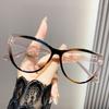 Gafas de Prescripción Retro con Montura Triangular Cat-Eye, Adecuadas para Rostros Redondos, Aspecto Natural, Gafas de Montura Grande para Mujer