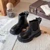 Botas Dr. Martens Infantis da Moda 2026 Outono/Inverno Novas Versáteis Botas Curtas Infantis Forradas com Pelúcia Estilo Britânico Cano Cilíndrico Botas Chelsea