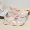 Sandalias Deportivas Infantiles 2026 Primavera/Verano Nuevas Caladas Transpirables Zapatos Casuales para Niñas Ligeras Suela Suave Zapatillas para Correr para Niños