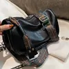 Bolso popular de comercio exterior para mujer, novedad de verano 2024, bolso bandolera de banda ancha, bolso de almohada popular en Internet para mujer.