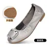 Sapatos de rolinho de ovo 2026 novo estilo sola macia couro macio antiderrapante para mães plano bico redondo sapatos de um só furo confortáveis primavera e outono respiráveis versáteis