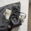 Bolso tipo cubo nuevo para principios de otoño de 2026, bolso cruzado de hombro elegante de color liso, único y a la moda, bolso de mano de alto valor estético