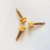 Producción de Tornillos de Acero Color Beige 5.5*29-25-165, Cabeza de Nylon, Cola de Golondrina y Punta de Taladro. Los colores se pueden personalizar