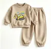 Conjunto de Moletom com Capuz e Calça de Moletom Estampa de Escavadeira Desenho Animado Fofo para Meninos e Crianças, Conjunto de Duas Peças Elegante e Versátil com Gola Redonda para Bebês e Crianças Pequenas