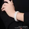 Venta al por mayor de fábrica pulsera de jade blanco imitación Hetian Jade material de Mongolia Exterior versión ancha de grasa de oveja blanca pulsera de jade pulsera de aro de jade para mujer