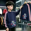 Camiseta de manga larga de algodón puro con tres rayas para niño, modelo nuevo 2026, para primavera y otoño, top base elegante de corte holgado para niños, estilo ins
