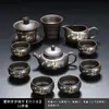 Juego de té de arcilla púrpura con diseño de bambú dorado, que incluye una tetera y tazas de servicio para uso doméstico, con un asa para prevenir quemaduras y asegurar la distribución uniforme del té