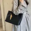 2026 Nueva Bolso Tejido Vintage de Gran Capacidad para Mujer, Bolso Tote Simple y Versátil, Bolso de Hombro y Cruzado de Moda