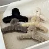 Clip de Cruz de Peluche Simple para Otoño e Invierno Estilo Coreano Elegante de Alta Gama Pinza de Tiburón Pinza para el Cabello de la Parte Posterior de la Cabeza Pinza de Cabello Elegante