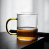 Venta al por mayor de fábrica vaso de agua de vidrio de grano vertical taza para té de burbujas para el hogar taza de café con vaso de rayas de leche de vidrio rojo de internet