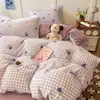 Juego de tres piezas de terciopelo de leche para dormitorio estudiantil, funda de edredón de forro polar de doble cara para otoño e invierno, juego de cuatro piezas cálido y engrosado de forro polar de coral