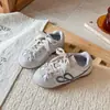 Zapatillas de Entrenamiento Alemanas para Niños 2026 Otoño Nuevo Estilo Antideslizantes Resistentes al Desgaste Niña Pequeña Cómodas Suela Suave Zapatos Casuales Moda Zapatos Individuales Modernos