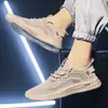 Sapatos Masculinos de Verão Tecido Fly Respirável Esportivos Casuais Estilo Coreano Versátil Sola Macia Antiderrapante Slip-on Sapatos de Motorsport
