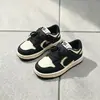 La fricción causará ruido. Modelo nuevo talla 32-37, parte superior de cuero y algodón de dos capas, zapatillas de cuero para jóvenes, zapatillas deportivas para niños medianos a grandes, zapatillas de skate
