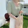 Top de cuello en V para mujer Verano 2022 Rayas Verticales Finas Elegante Sencillo Color Sólido Holgado Adelgazante Tejido Seda de Hielo Camiseta de Manga Corta