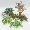 Manija Pequeña de Plástico Racimo Pino Dorado Flor Artificial Salón de Ceremonias de Boda Decoración Follaje Verde Decoración de Pared de Fondo para Escaparate