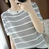 Camisa de Manga Curta Listrada Fina de Algodão Puro Estilo College Retrô, Gola Redonda Clássica Listrada Fina, Versátil para Primavera e Verão, Casual e Estilosa, Atacado
