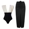 Trajes de baño nuevos de estilo europeo y americano: Conjunto de traje de baño de una pieza con bloques de color blanco y negro y escote en V para mujer, un artículo popular de venta al por mayor transfronteriza