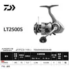 Carrete de Spinning Daiwa 24 Exceler Lt Dawa Slant para Pesca en el Mar, Pesca en Rocas y Pesca Deportiva con Señuelos Profesional