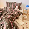 Juego de ropa de cama de cuatro piezas estilo Ins, con bloques de color color sal marina, de terciopelo de leche engrosado para otoño e invierno, que incluye una sábana cálida, una funda de edredón y una sábana bajera ajustable, adecuado para dormitorios de estudiantes