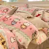Conjunto de roupa de cama genuíno de quatro peças, grau A, para maternidade e bebês, apresentando um lençol, fronha e capa de edredom de algodão puro, perfeito para dormitórios e projetado para uso confortável, para dormir sem roupa.