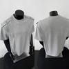 Camiseta Tendência de Manga Curta com Ombreira de Metal Estilo High Street Americano para Homens Verão Jovem Bonito Tendência Top