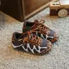 Nuevos Zapatos Caminadores para Bebé Otoño 2026 para Niños y Niñas Suela Suave Estampado de Leopardo Deportivos para Niños Pequeños Antideslizantes Moda Zapatos Individuales Zapatos de Moda