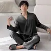Pijama de Seda Gelada para Homens Primavera e Outono, Cardigã Fino de Seda de Manga Longa Fresco para Verão, Roupa de Casa Listrada de Alta Qualidade
