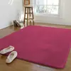 Suministro directo de fábrica alfombra de dormitorio color sólido de forro polar de coral moderno y simple manta de mesita de noche alfombra de lana corta entrega entrega de una pieza