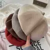 Boina feminina 2026 novo estilo coreano moda versátil cor de café chapéu octogonal que faz o rosto parecer menor, chapéu de abóbora de pintor para outono e inverno