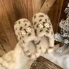 Lindas Pantuflas de Felpa con Estampado de Leopardo de Dibujos Animados para Mujer 2026 Otoño Nueva Llegada Puntera Cerrada Antideslizantes Cálidas Usables Pantuflas de Algodón Perezosas