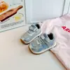 Sapatos de Menina, Tênis Esportivo Infantil, Novo Inverno 2026 Sapatos Casuais Leves para Crianças, Versáteis com Solado Macio, Estilo Pai, Modernos