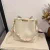 Bolso tipo cubo de moda de nicho, alta calidad, gran capacidad, nuevo para la primavera de 2026, bufanda de seda, versátil, para llevar en el hombro, cruzado y en la mano