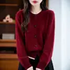 Cardigã versátil feminino com botões de camélia, estilo suave, primavera e outono, nicho, design retrô simples, cinza