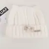 Gorro de punto suelto de alta calidad coreano con orejas de gato, clip en, con cordones de colores y adornos de perlas, un gorro cálido y protector de orejas para mujer en otoño e invierno