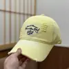 Boné de Baseball Estilo Novo Bordado com Gato Design Desgastado Macio para Mulheres com Circunferência da Cabeça Grande, Aba Larga e Efeito Emagrecedor do Rosto