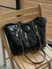 Bolso de Cuero Aceitado de Alta Gama Vintage de Gran Capacidad 2025 Nuevo Bolso de Hombro de Moda para Mujer Bolso Tote Acolchado