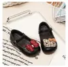 Zapatos pequeños de cuero para niñas de dibujos animados, nueva colección otoño 2026, suela blanda para niños, lindos zapatos de princesa, diseño de Gato KT, para niños pequeños que están aprendiendo a caminar