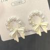 [Princesa en Fuga] Pendientes Dulces de Moño Color Crema con un Diseño Único, Simples y Elegantes, Pendientes Versátiles