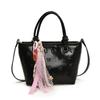 Bolso bandolera portátil de alta gama, moderno y bonito, estilo coreano con relieve, informal, combinable, para viajes y para mujer
