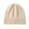Gorro de Cachemira 2026 Otoño e Invierno Nuevo Estilo Moda Femenina Casual Elegante Gorro con Orejeras con Patrón Trenzado Color Sólido Gorro Tejido