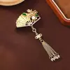 Broche de Borla de Abanico de Crisantemo Estilo Chino Broche Clásico Femenino de Gama Alta Corsage de Gama Alta Accesorios para Cheongsam