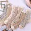 Nuevos calcetines para mujer estilo retro de cancha medias altas calcetines de felpa con relieve tridimensional calcetines de algodón floral estilo ins otoño e invierno