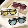 Gafas de sol de moda europeas y americanas nuevas transfronterizas con un marco cuadrado único y diseño de doble puente, disponibles en azul océano y múltiples colores, tanto para hombres como para mujeres, ofreciendo protección solar y un look moderno